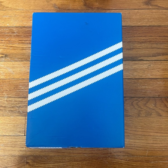 NIB Adidas Women’s Samba OG Sneakers in Brown and White - Picture 5 of 5